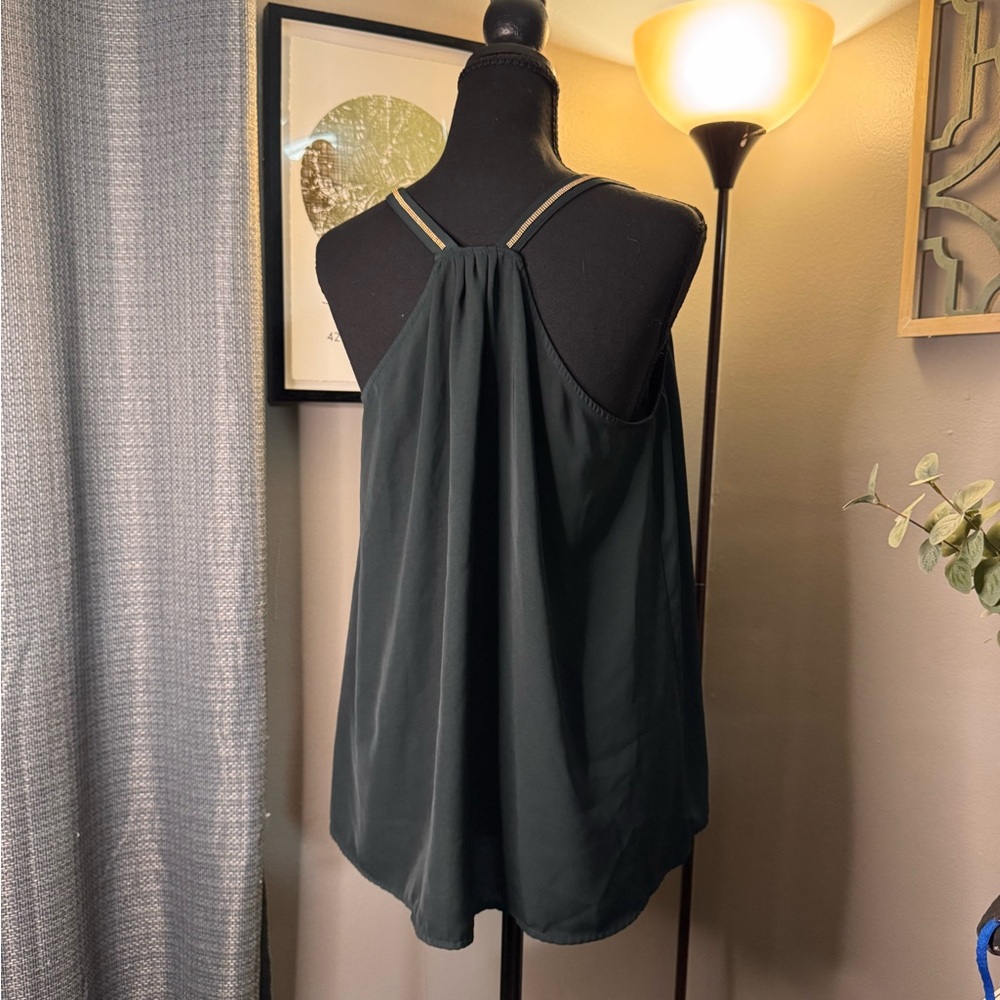 Chic Women's Green Tank Top with Gold Accent - Picture 3 of 4